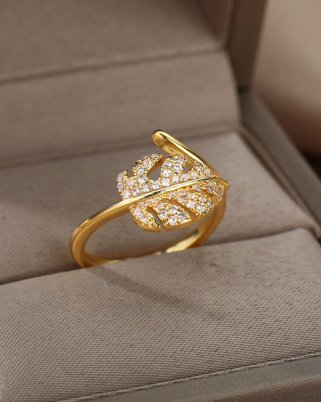 Aria Leaf Twist Ring