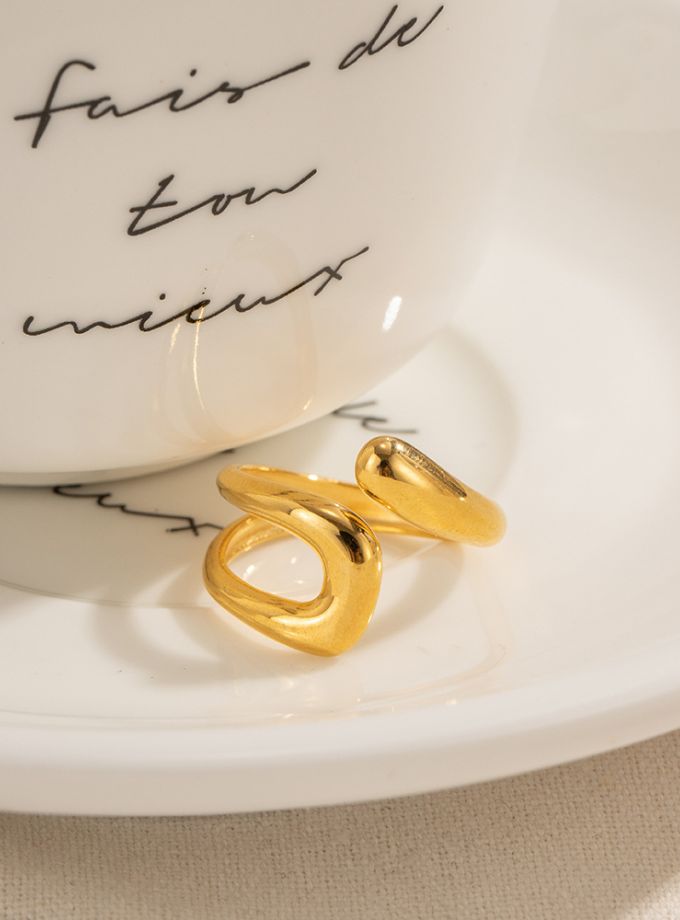Aria Twist Ring