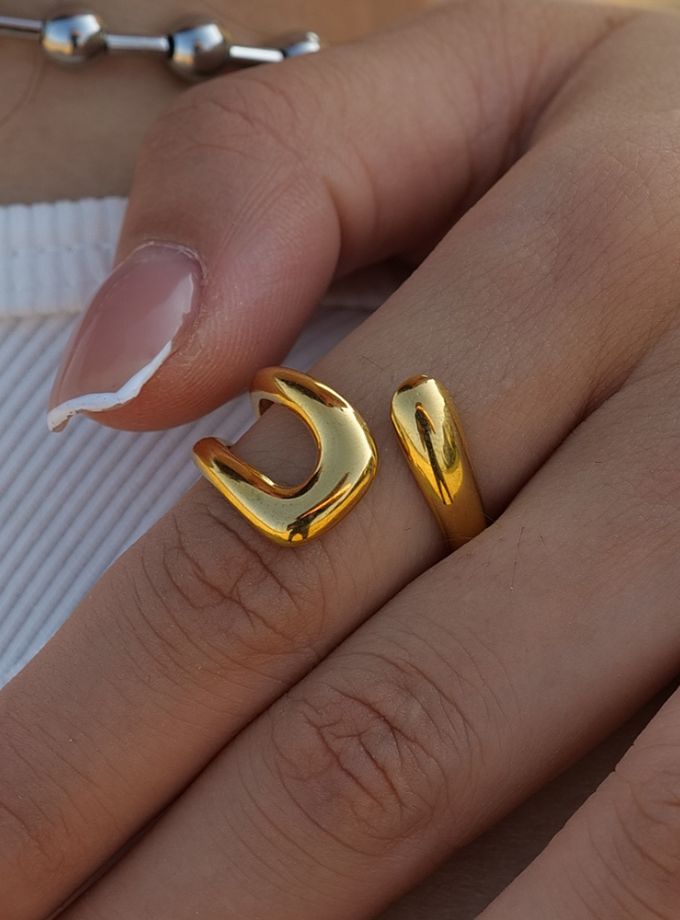 Aria Twist Ring