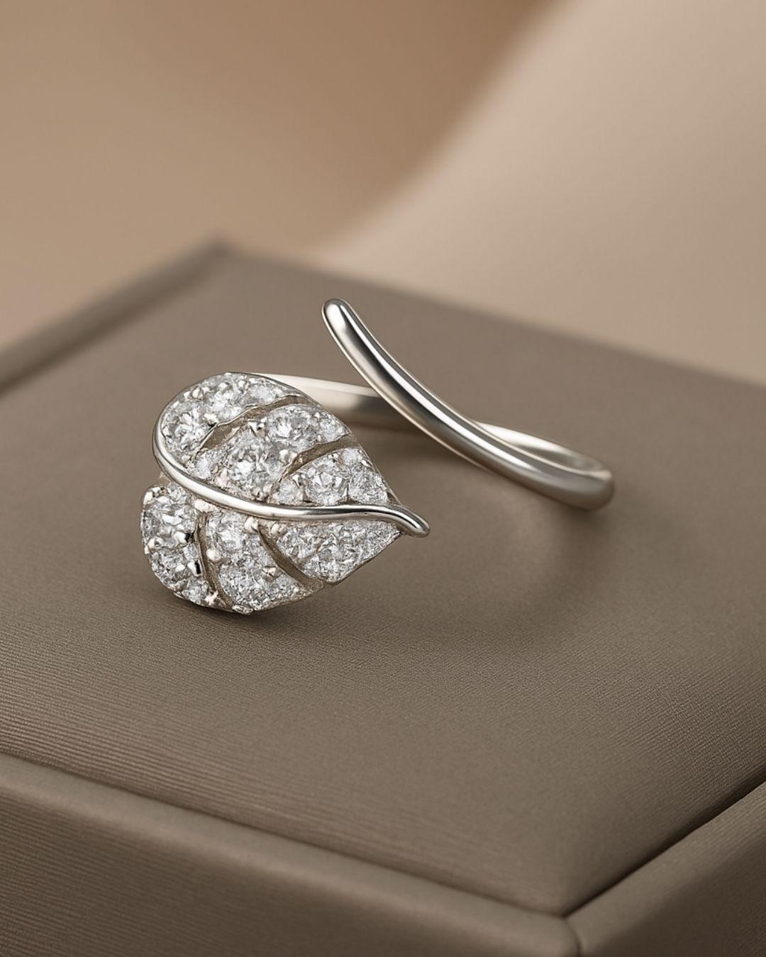 Aria Leaf Twist Ring