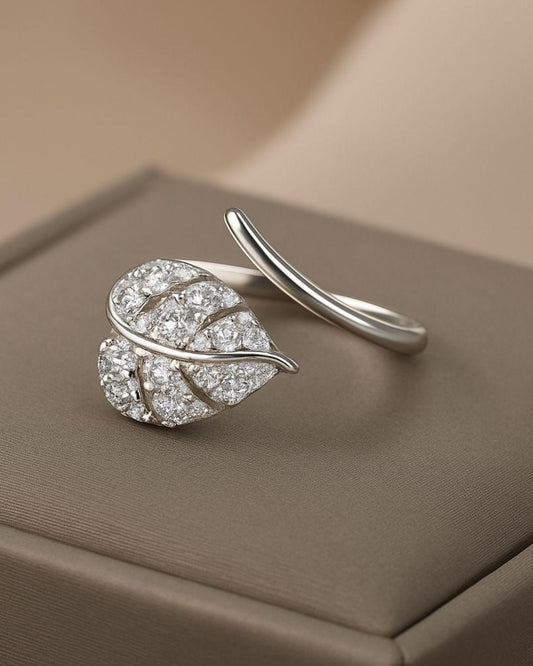 Aria Leaf Twist Ring