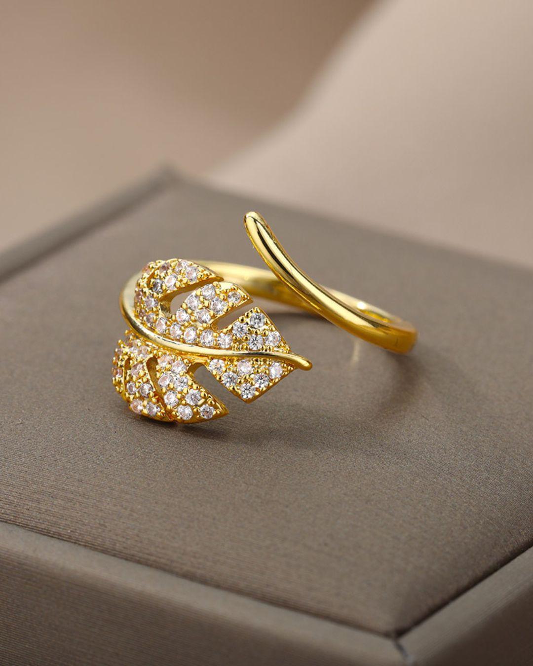Aria Leaf Twist Ring