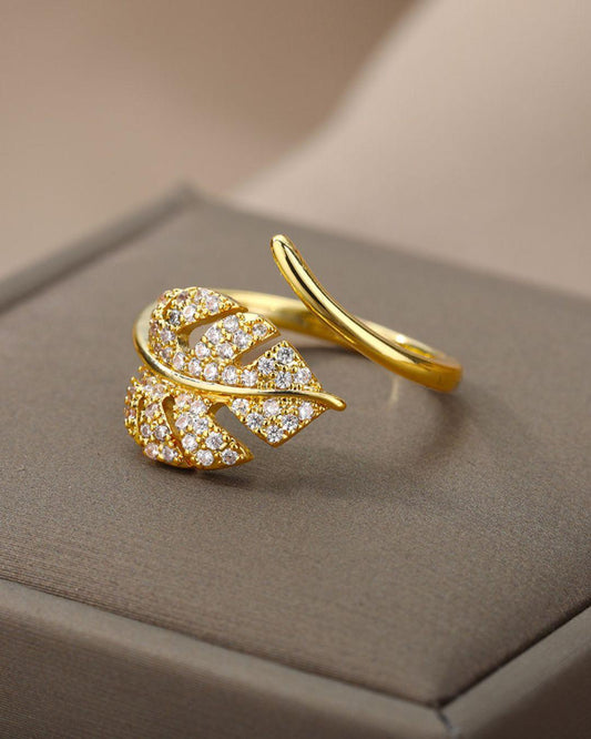 Aria Leaf Twist Ring