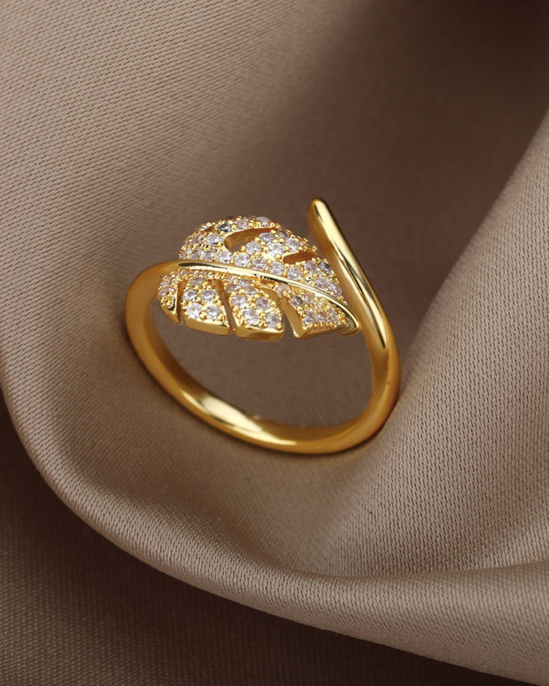 Aria Leaf Twist Ring